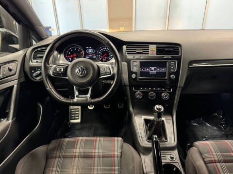 2017 Volkswagen Golf GTI S