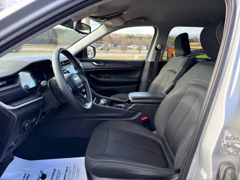 2023 Jeep Grand Cherokee L Laredo