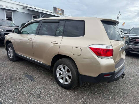 2011 Toyota Highlander SE