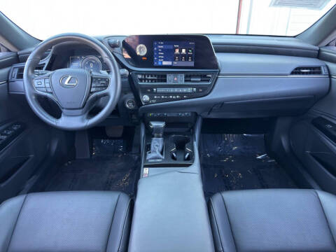 2023 Lexus ES 300h