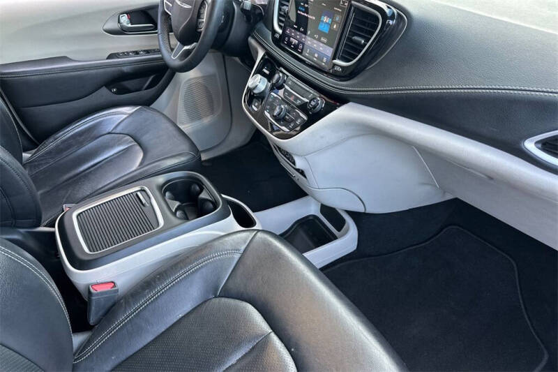 2022 Chrysler Pacifica Hybrid Touring L