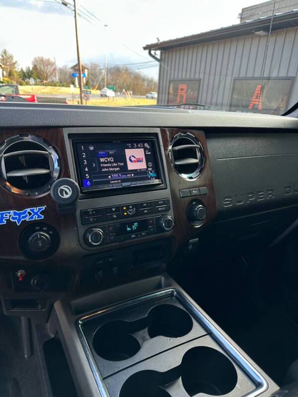 2011 Ford F-250 Super Duty Lariat photo 11