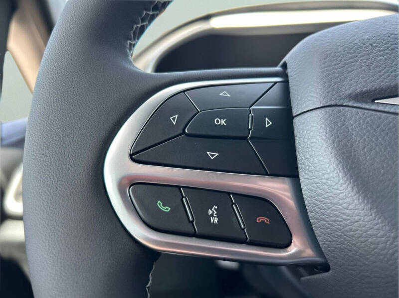 2027 Chrysler Pacifica LX
