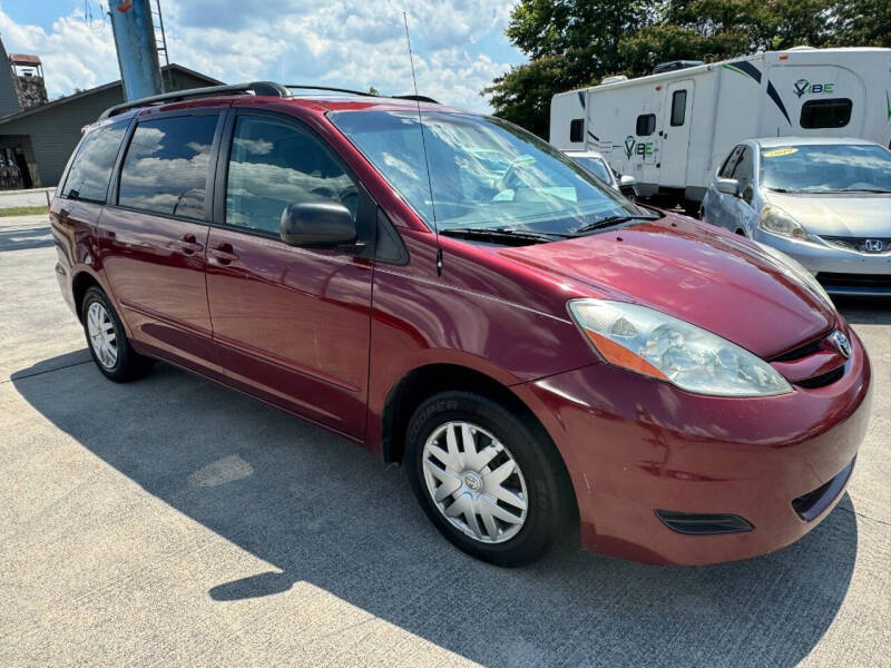 2007 Toyota Sienna LE photo 2