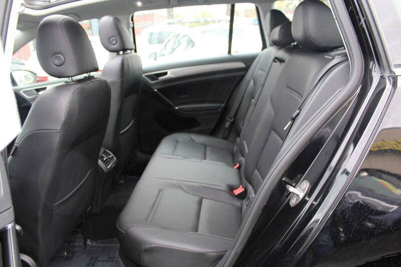 2017 Volkswagen Golf SportWagen