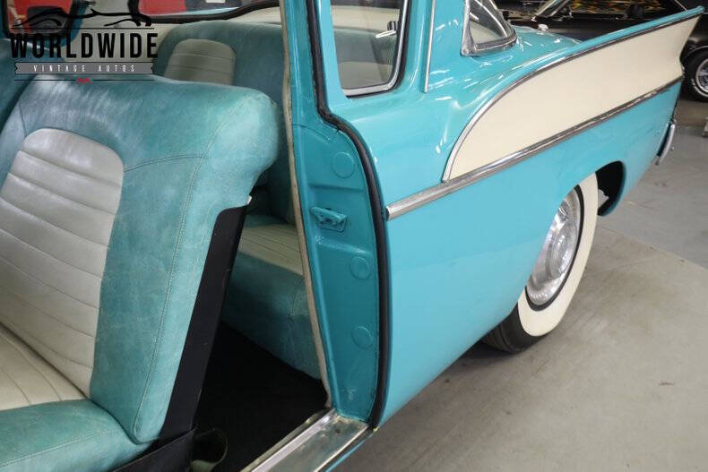 1957 Studebaker Silver Hawk