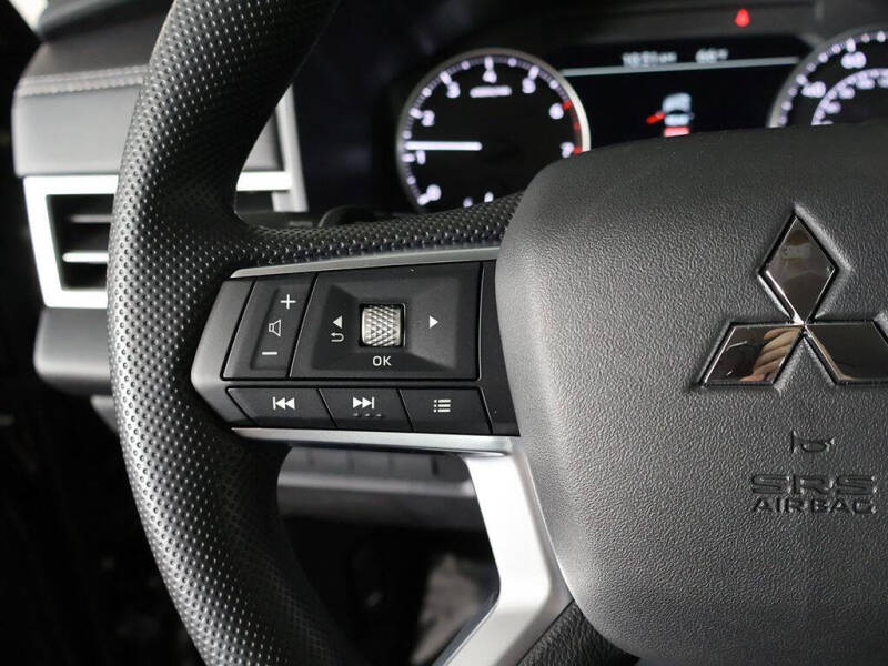 2026 Mitsubishi Outlander ES