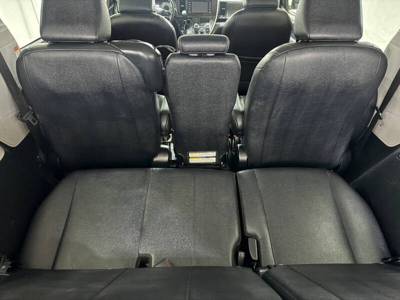2018 Toyota Sienna SE Premium 8-Passenger