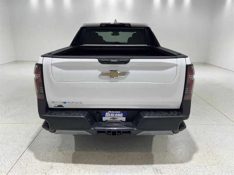 2025 Chevrolet Silverado EV LT