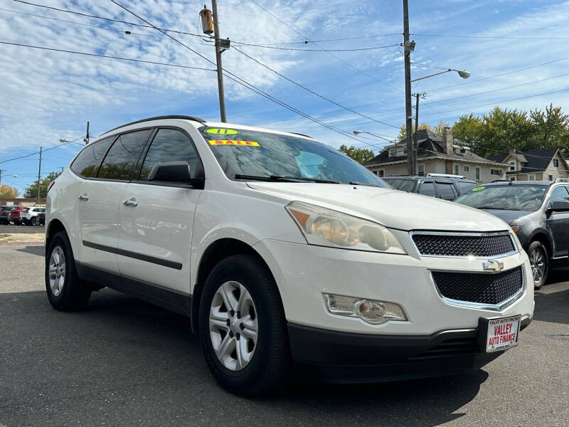 2011 Chevrolet Traverse for sale at Valley Auto Finance in Warren OH