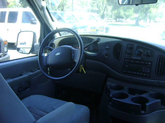 2006 Ford E-Series E-350 SD XLT