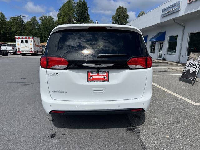 2026 Chrysler Voyager LX