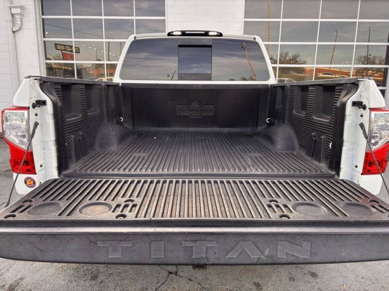 2017 Nissan Titan SV