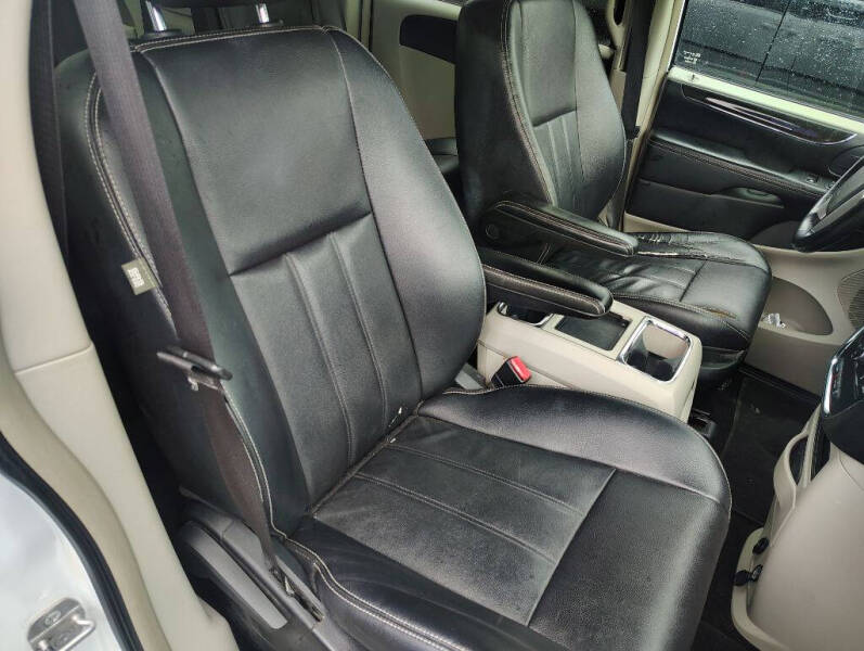 2014 Chrysler Town and Country Touring