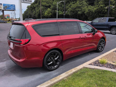 2026 Chrysler Pacifica Select