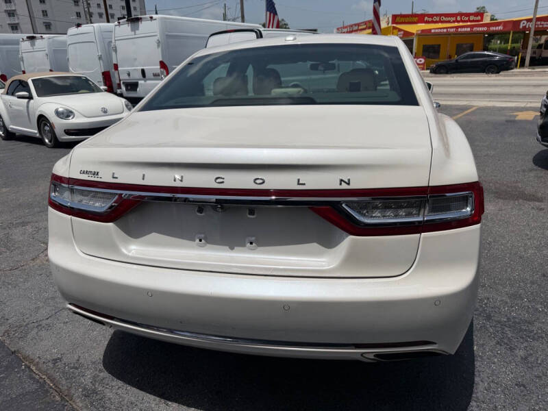 2017 Lincoln Continental Select