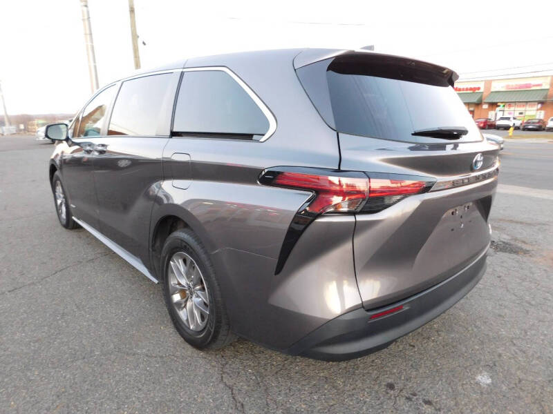 2021 Toyota Sienna LE 8-Passenger