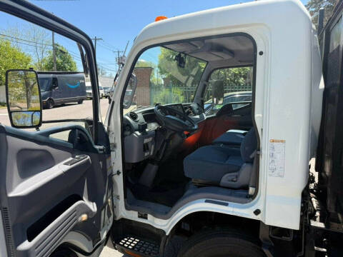 2017 Mitsubishi Fuso FE180