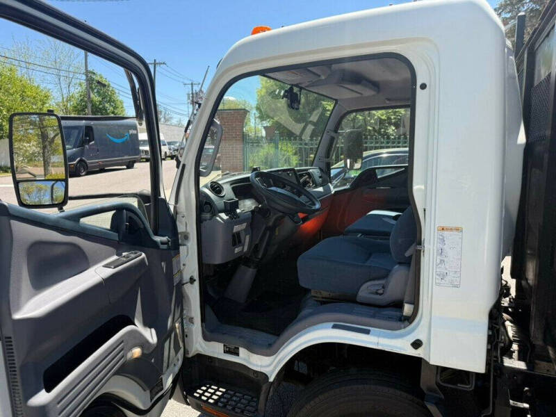 2017 Mitsubishi Fuso FE180