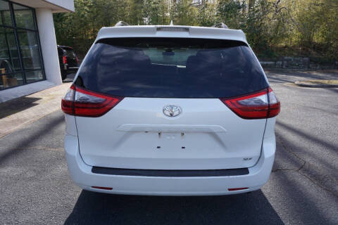 2020 Toyota Sienna XLE 7-Passenger Auto Access Seat