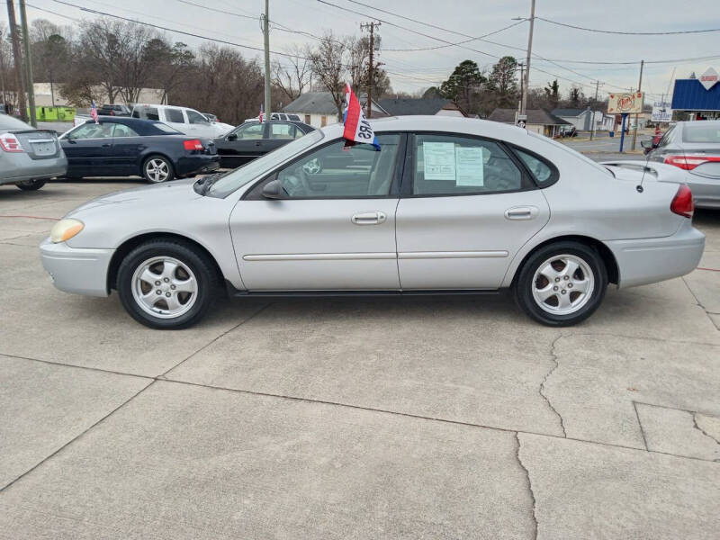 2005 Ford Taurus SE