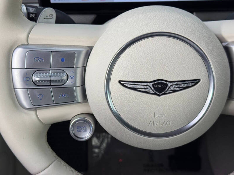 2024 Genesis GV60 Standard