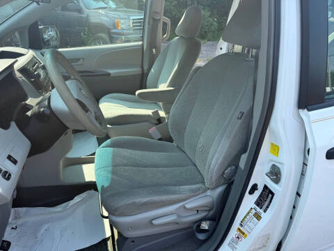 2011 Toyota Sienna Base 7-Passenger