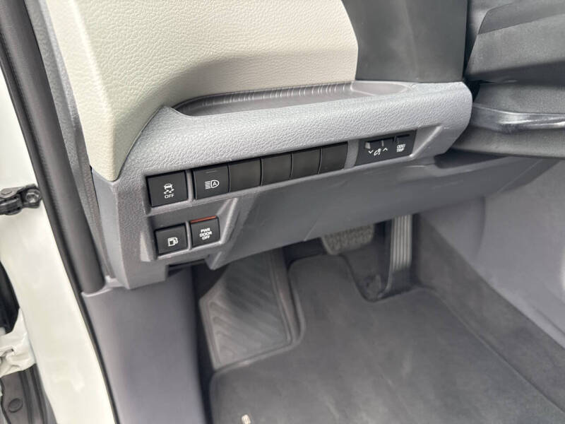 2022 Toyota Sienna LE 8-Passenger