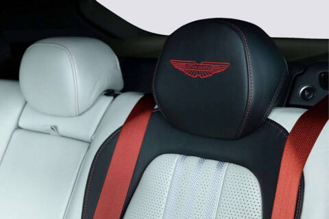 2025 Aston Martin DBX 707