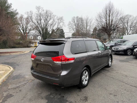 2014 Toyota Sienna LE 8-Passenger