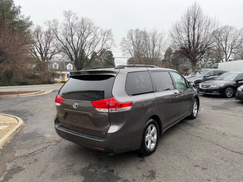 2014 Toyota Sienna LE 8-Passenger