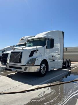 2009 Volvo VN670 for sale at Ray and Bob's Truck & Trailer Sales LLC in Phoenix AZ