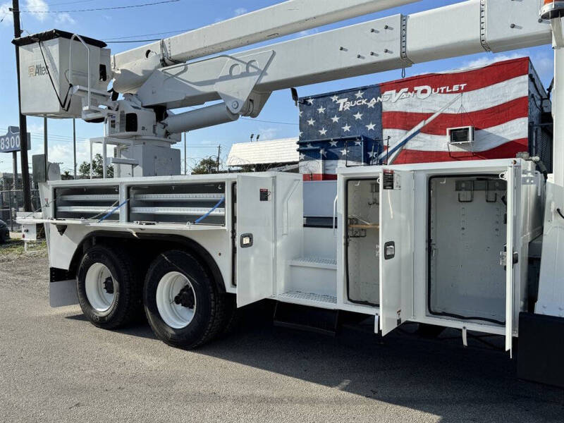 2017 Freightliner M2 106