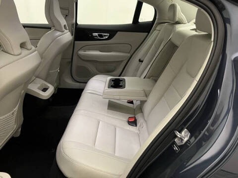 2022 Volvo S60 B5 Momentum