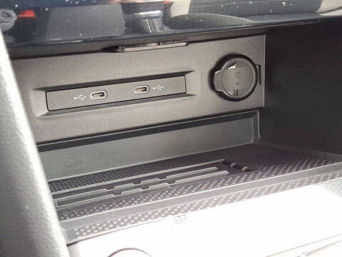 2025 Volkswagen Taos SEL 4Motion