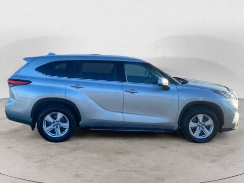 2020 Toyota Highlander LE