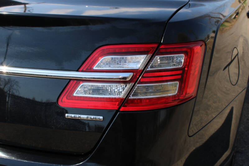 2017 Ford Taurus SE