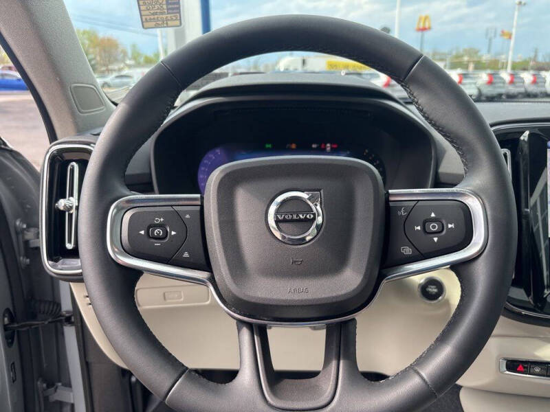 2024 Volvo XC40 B5 Plus Bright Theme