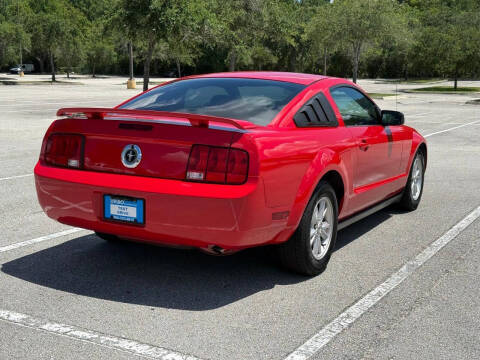 2005 Ford Mustang V6 Deluxe