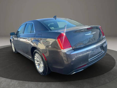 2017 Chrysler 300 C