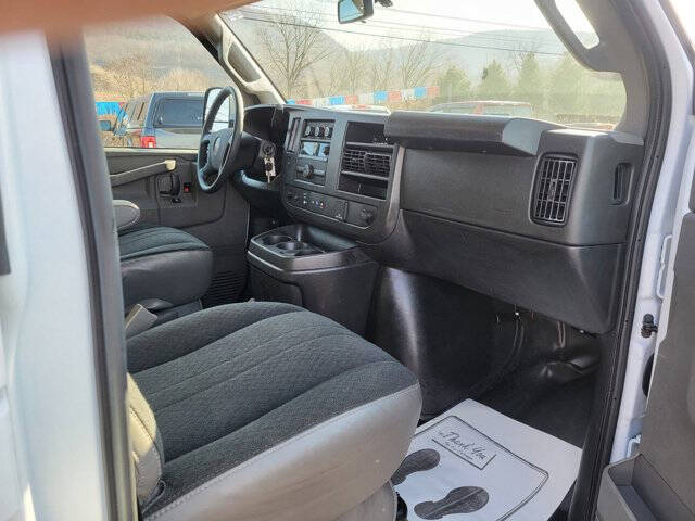 2023 GMC Savana 2500