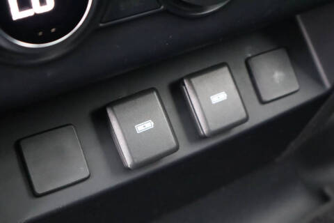 2024 Land Rover Defender 110 P400 X-Dynamic SE