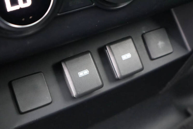 2024 Land Rover Defender 110 P400 X-Dynamic SE