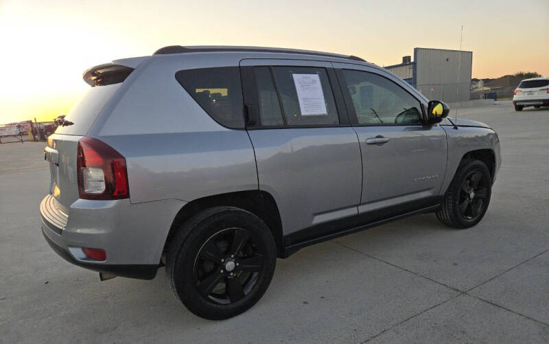 2017 Jeep Compass Sport photo 17