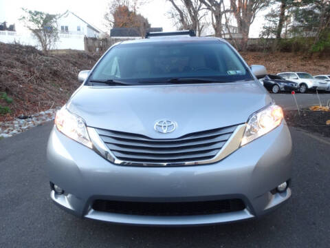 2017 Toyota Sienna XLE Premium 7-Passenger