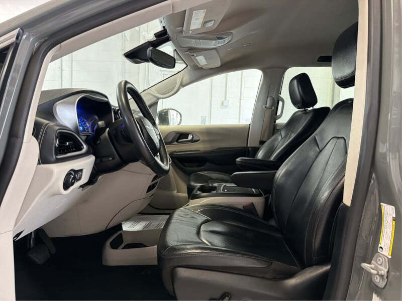 2022 Chrysler Pacifica Hybrid Touring L