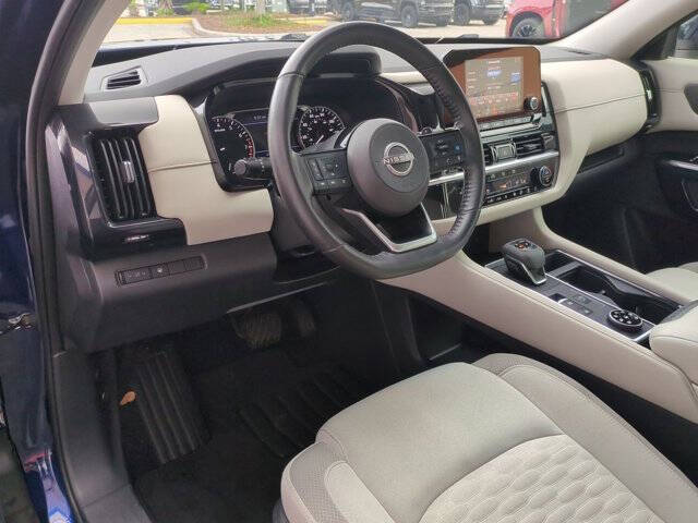 2022 Nissan Pathfinder SV