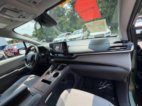 2021 Toyota Sienna LE 8-Passenger