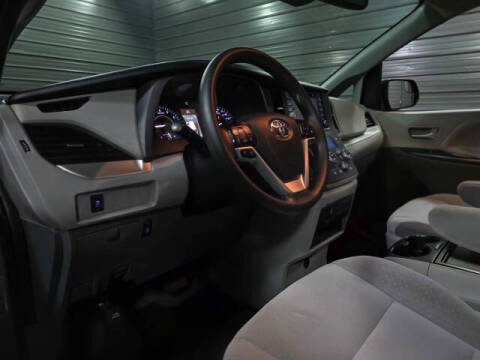 2020 Toyota Sienna LE 7-Passenger