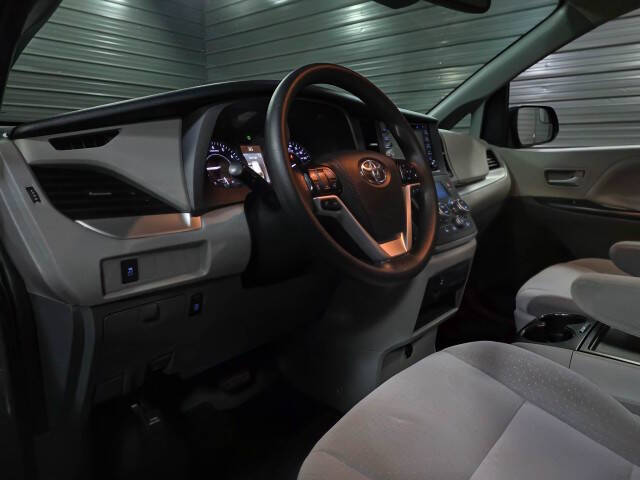2020 Toyota Sienna LE 7-Passenger